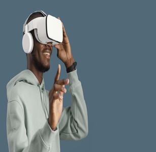 side-view-man-with-virtual-real